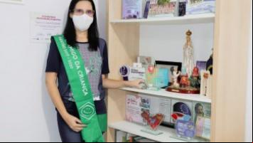 Prefeita Pauline Pereira recebe troféu do prêmio Prefeito Amigo da Criança