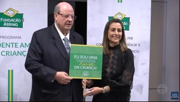 Soraya Thronicke assina termo de compromisso com o Programa Presidente Amigo da Criança