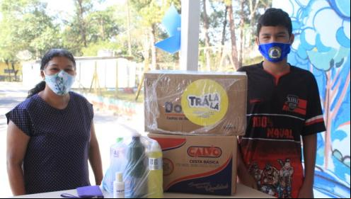 Direito que alimenta: Fundação Abrinq e Phisalia doam cestas básicas para famílias em São Paulo