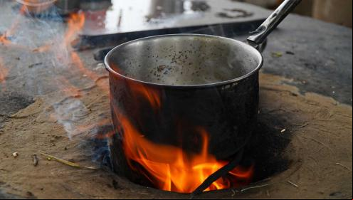 “Famílias estão cozinhando em fogão à lenha porque não conseguem comprar o botijão de gás”