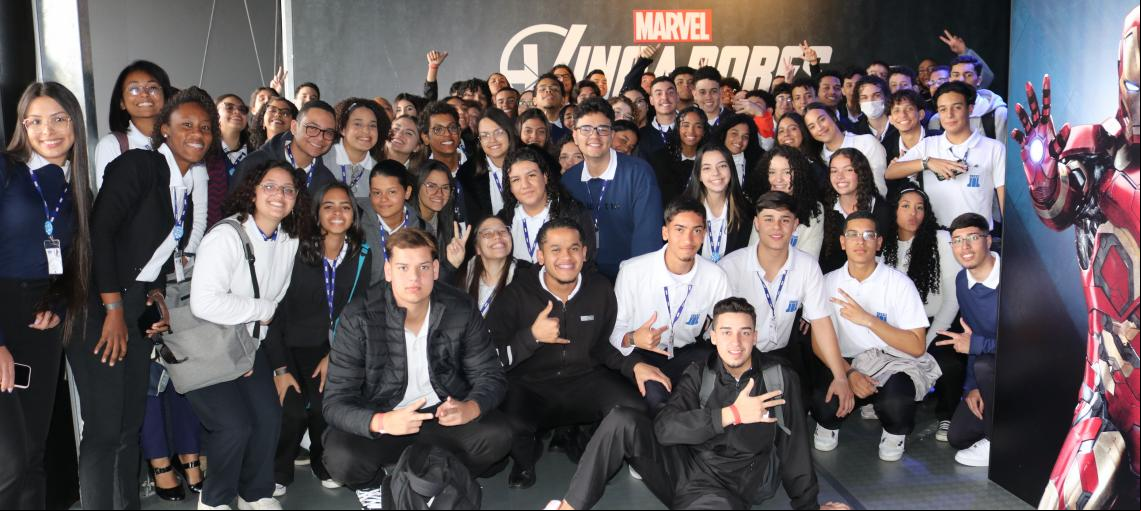 Parceria entre Brasilprev e Fundação Abrinq leva crianças e adolescentes à Exposição Vingadores S.T.A.T.I.O.N.